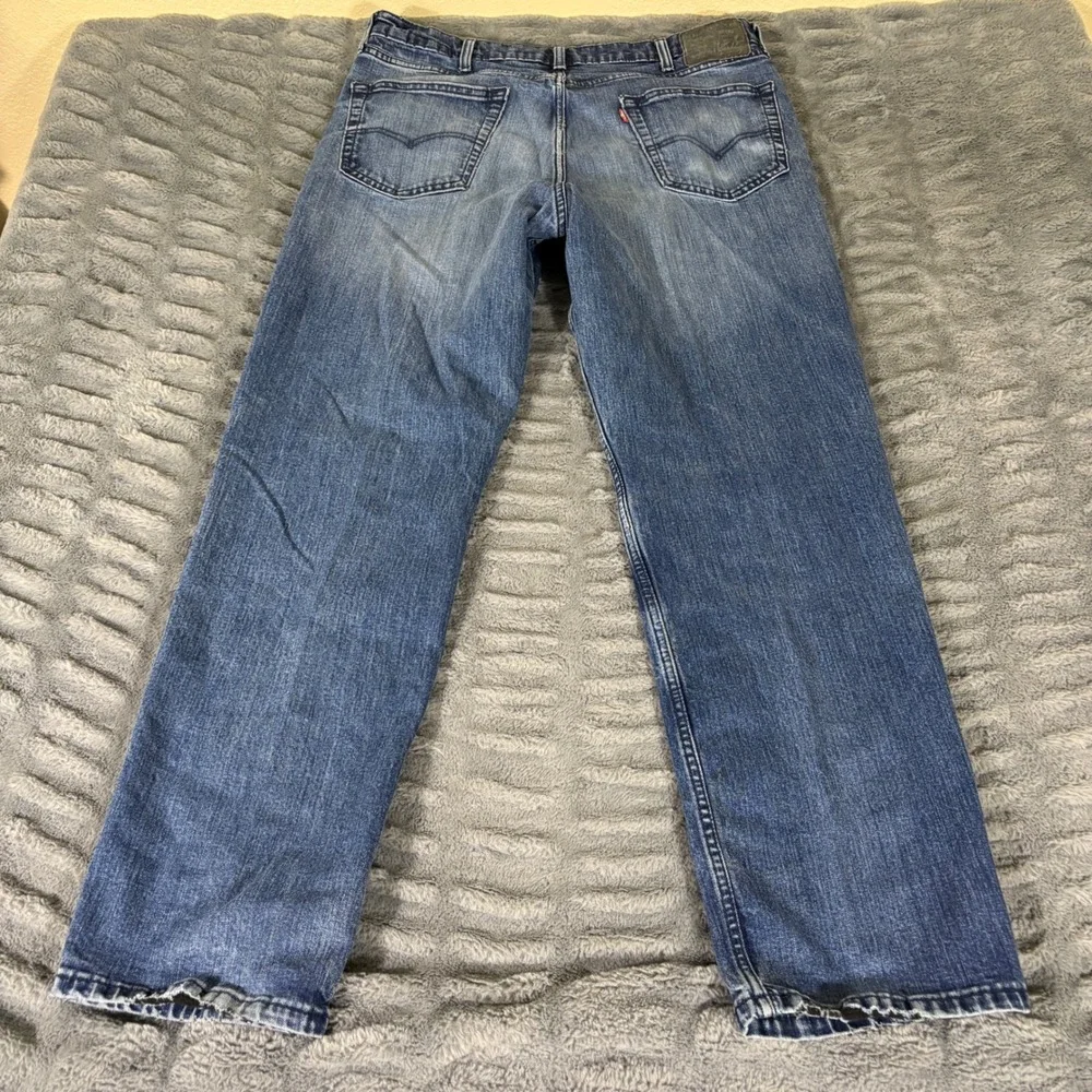 Levis measurements waist